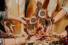 The-Art-of-Henna-Mendhi-India-Traditions-LaalBungalow-IndianWedding_480x480